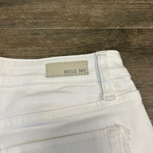 Miss Me High Rise Mid Short Women Size 26 White Denim Frayed Ends (404)‎ - Picture 10 of 10